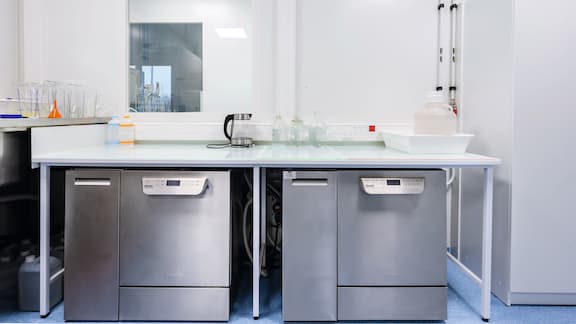 Deux laveurs-désinfecteurs pour laboratoire Miele Professional