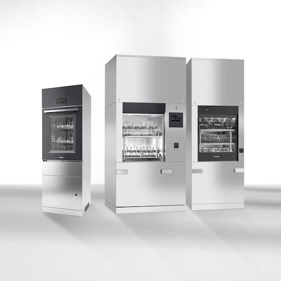 Group shot of three large-chamber laboratory washers – SlimLine PLW 7111, PLW 8615 and PLW 8617 – on a grey background.