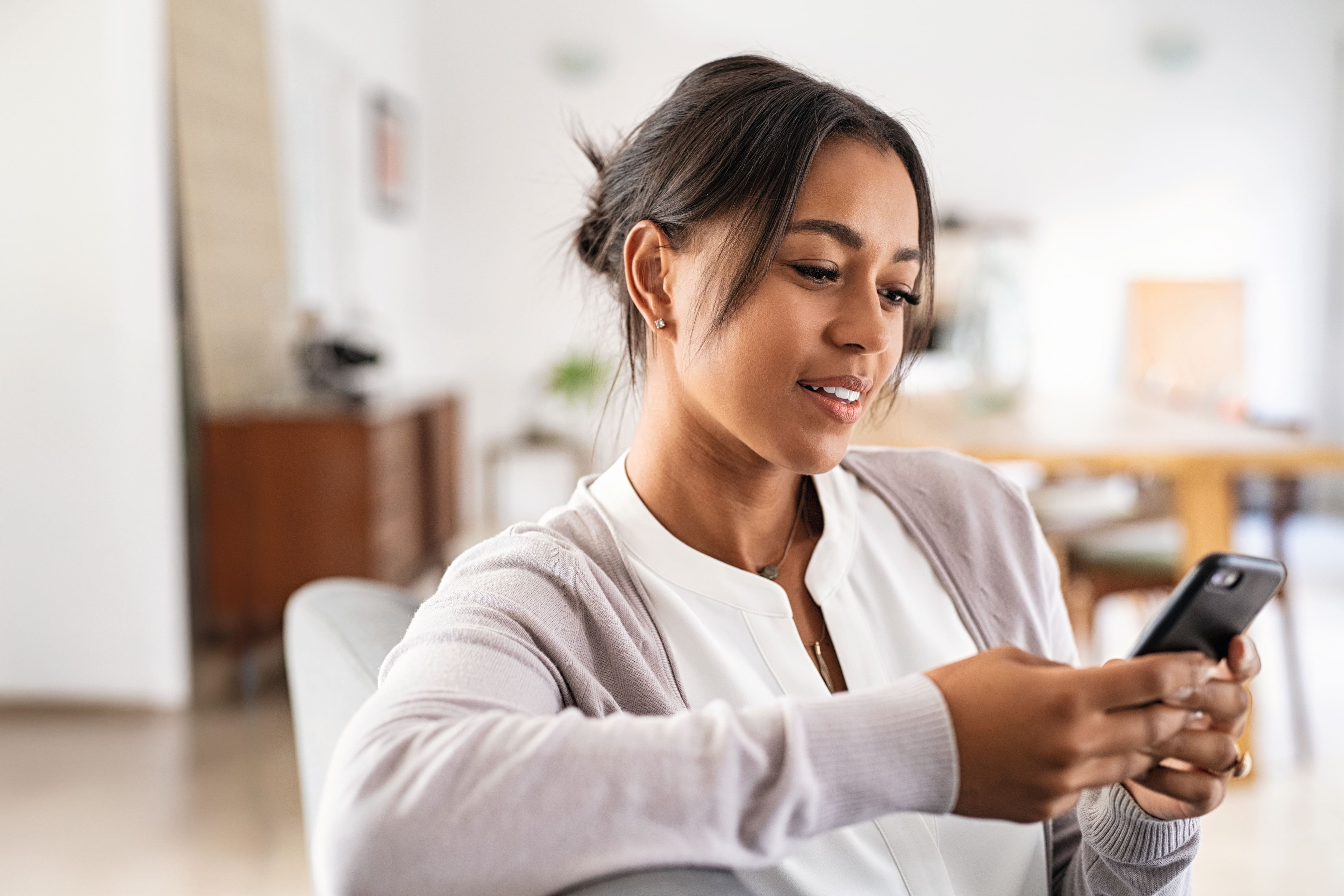 Ragazza con smartphone