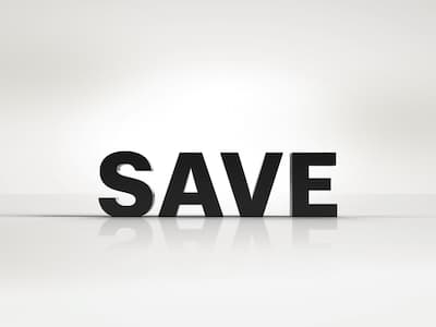 Promo für Miele Professional: Drei Gewerbegeräte – Benchmark Waschmaschine PWM 912, Benchmark Trockner PDR 914 und MasterLine Spülmaschine PFD 404 – vor neutralem Hintergrund. Darüber der Schriftzug 'SAVE' in großen schwarzen Buchstaben. 