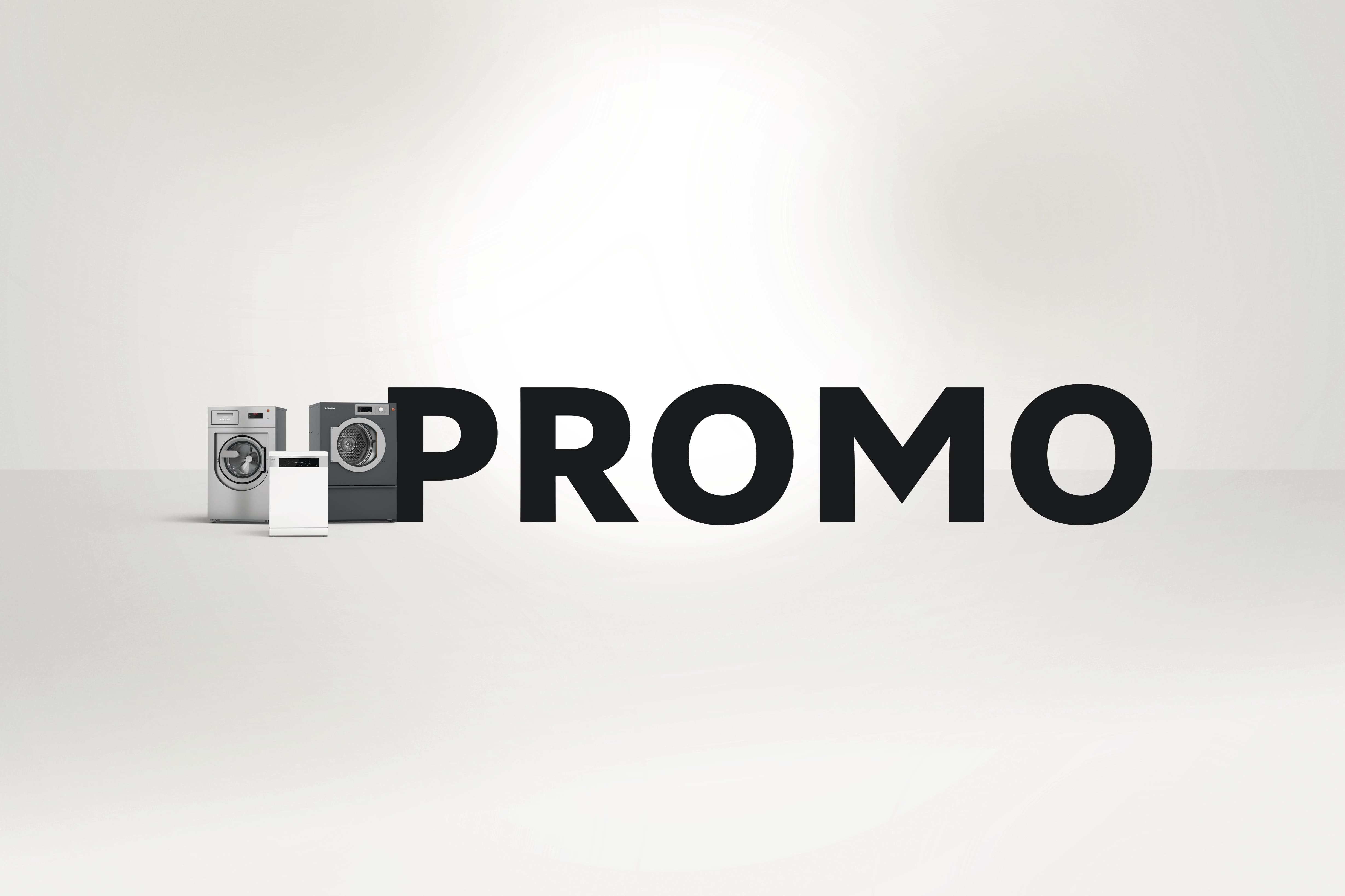 Un hombre da una conferencia a un público heterogéneo. El público está sentado. 