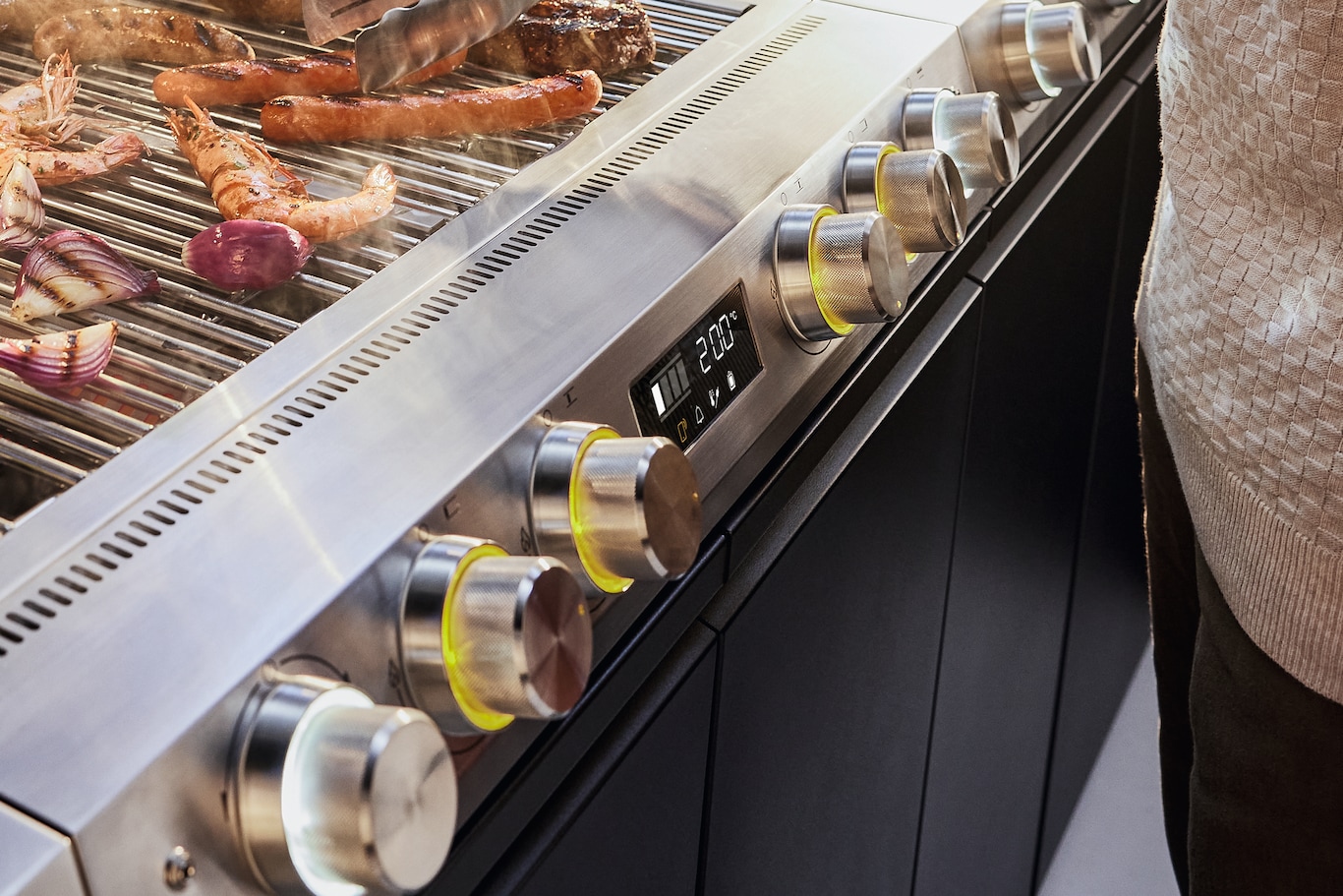 Дисплей и подсвечиваемые ручки управления грилем Miele Fire Pro IQ