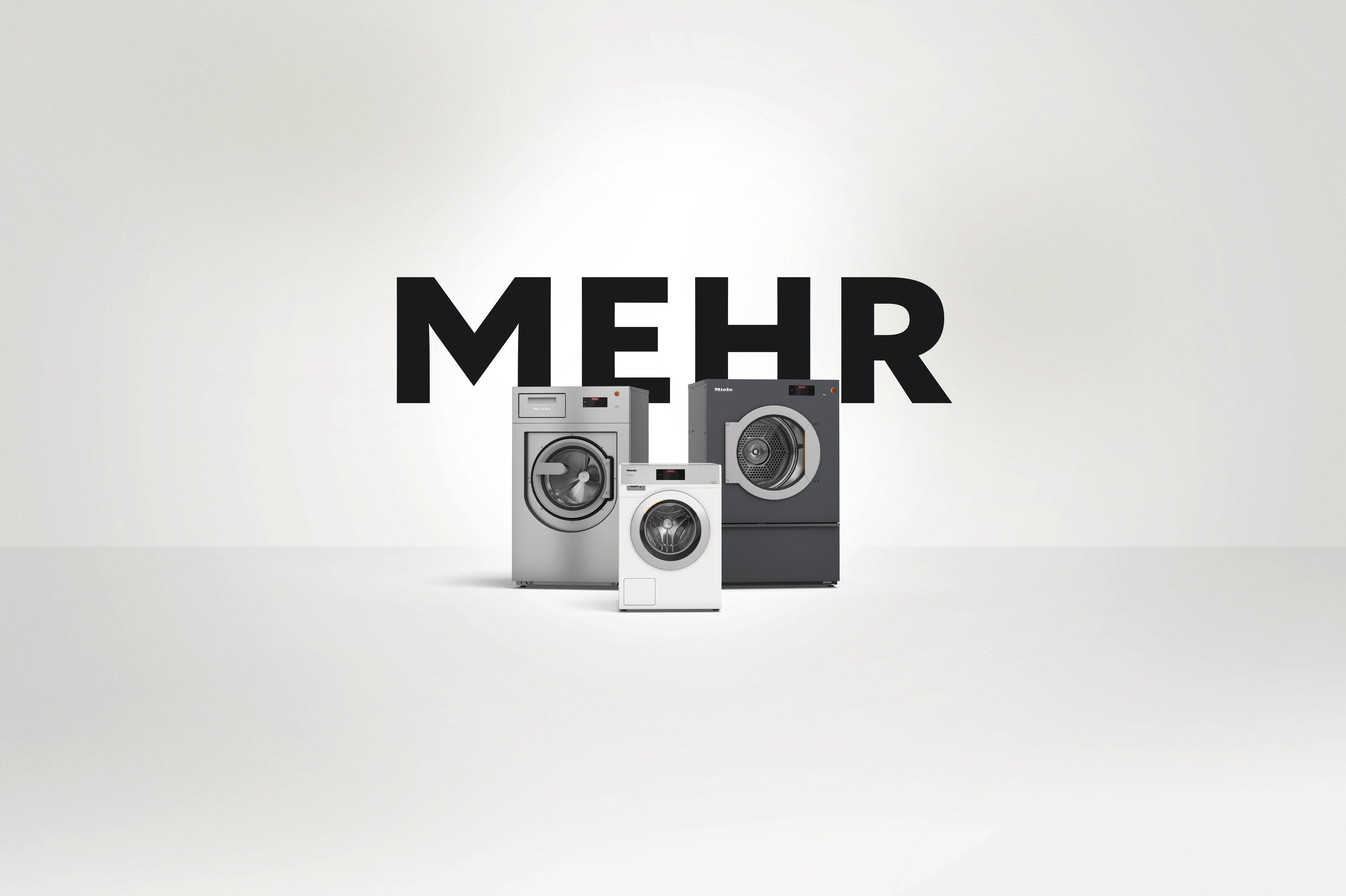 Promo für Miele Professional: Drei Gewerbegeräte –  Benchmark Waschmaschine PWM 912, Benchmark Trockner PDR 914 und MasterLine Spülmaschine PFD 404 – vor neutralem Hintergrund. Darüber der Schriftzug 'SAVE' in großen schwarzen Buchstaben. ​