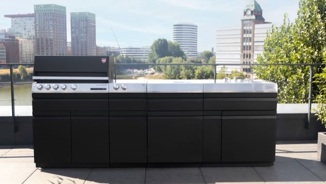 Otto Wilde Outdoorküche vor Panorama Stadt
